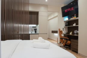 Luxury Suite 100m from Shore and Tram
